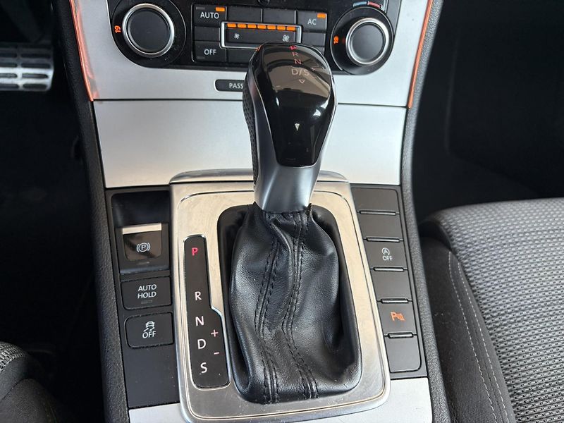Volkswagen Passat CC 2.0TDi DSG 103kW - fotka 18 z 20