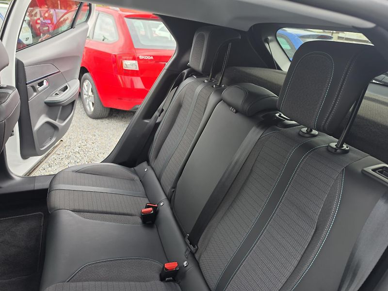 Peugeot 2008 1.2 T 96KW 54tkm  - fotka 9 z 25