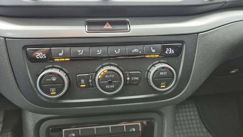 Volkswagen Sharan 2.0TDI 103kW MT6 - fotka 29 z 49