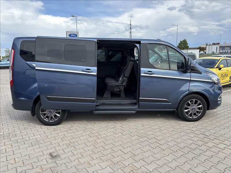 Ford Tourneo Custom 2,0 EcoBlue 125kW L2 - fotka 13 z 38