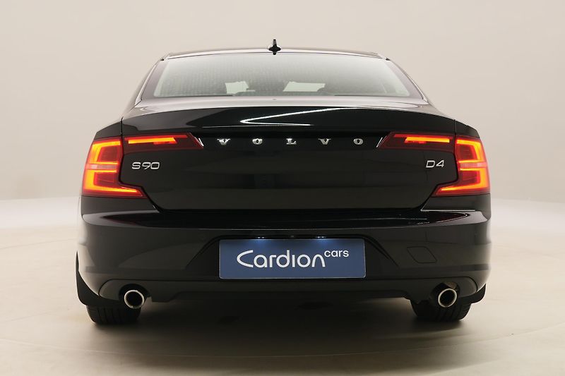 Volvo S90 D4 MOMENTUM AUT  - fotka 11 z 43