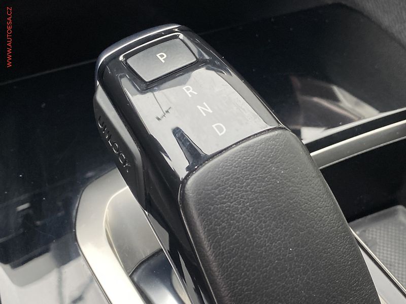 Peugeot 3008 (2019) 1.2PT, Allure, AT, navi - fotka 13 z 19