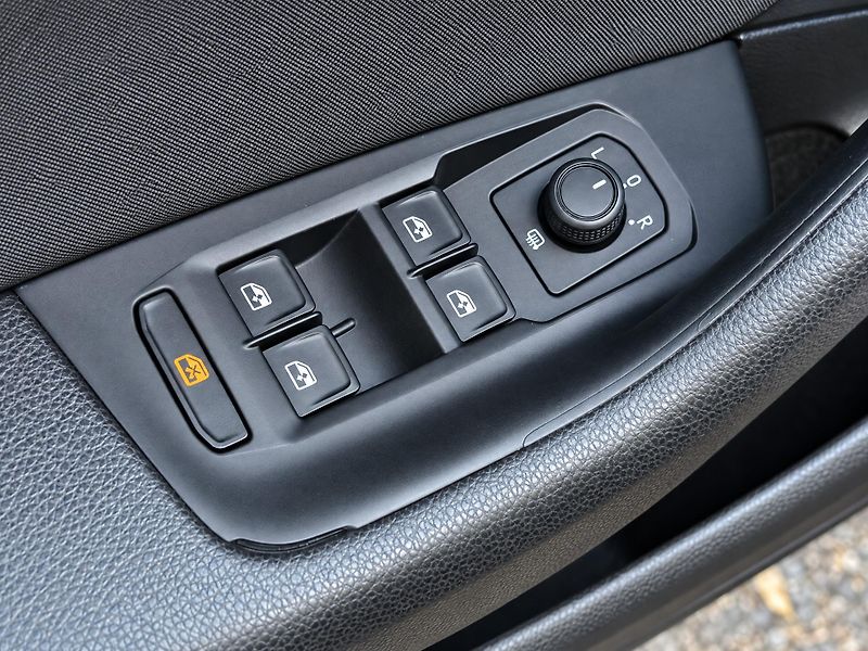Volkswagen Passat 2,0 TDI 110kW Comfortline Navi - fotka 11 z 41