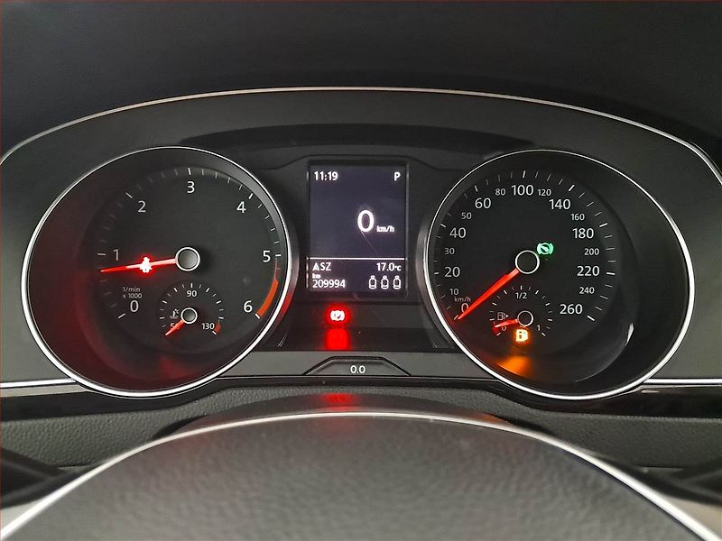Volkswagen Passat (2019) 2.0 TDI, Automat, Kůže, Navi - fotka 9 z 17