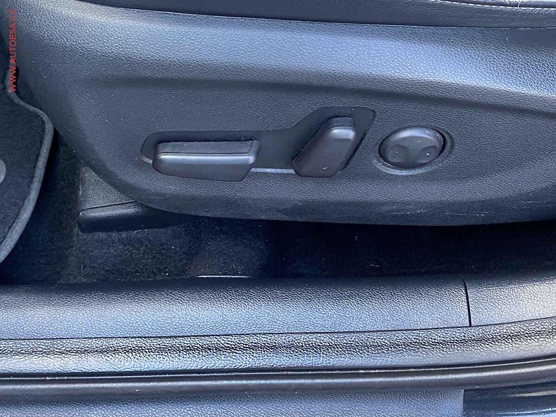 Kia Sportage (2018) 1.6 GDi, Navi, kamera, kůže - fotka 12 z 18