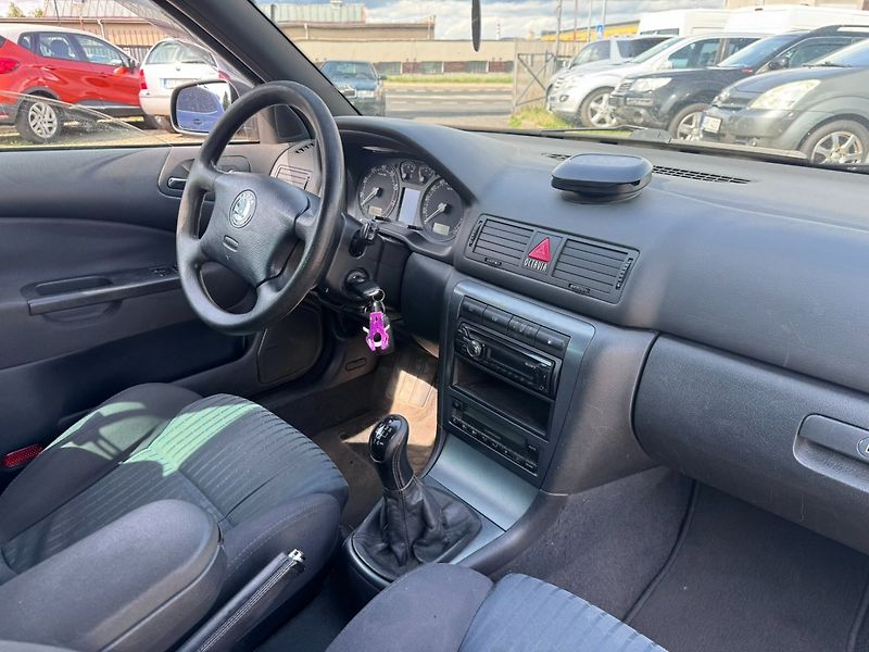 Škoda Octavia (2006) 1,6 MPI 75 KW GO MOTORU - fotka 40 z 47