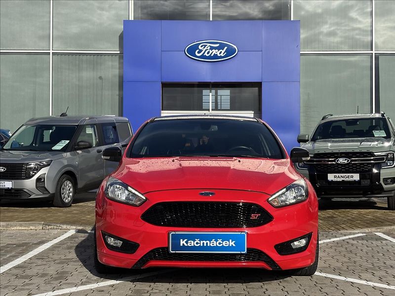 Ford Focus 1,0 EcoBoost RaceRed ST-line - fotka 8 z 33