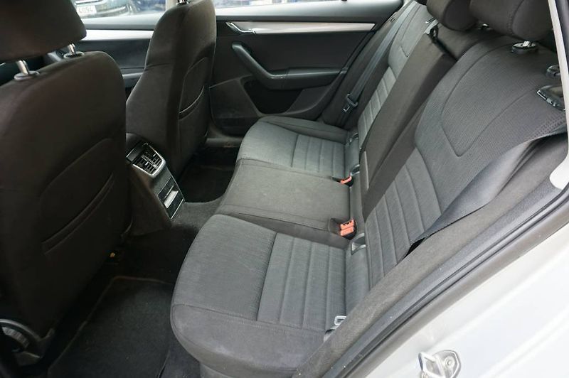 Škoda Octavia (2014) 1,6   nové v ČR - fotka 6 z 25