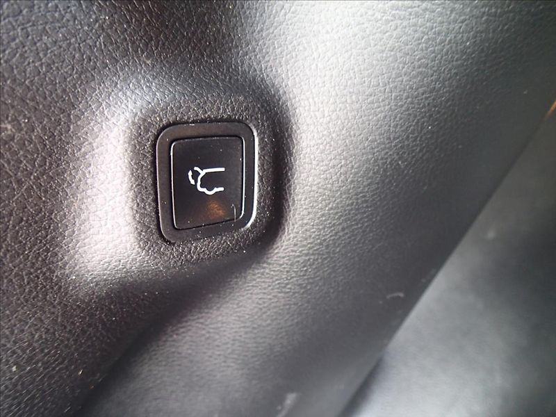 Jeep Compass 2,0 103 KW,Longitude 4WD,2.Maj - fotka 43 z 51