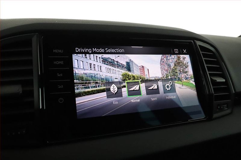 Škoda Karoq (2025) 1.5 TSI - fotka 14 z 19