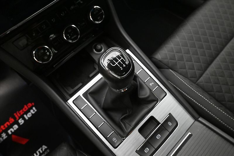 Škoda Superb 1,5 TSI 110 kW Ambition Záruka - fotka 22 z 30