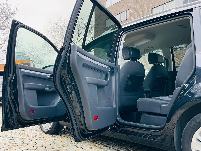 Volkswagen Touran 1.4TSI VÝHŘEV SERVISKA TAŽNÉ - fotka 23 z 46