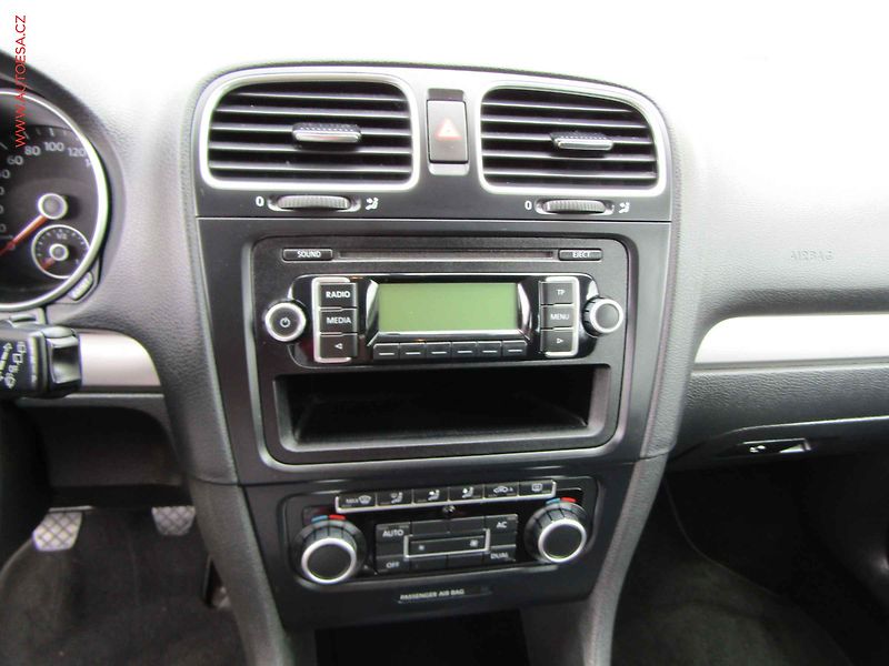 Volkswagen Golf (2010) 1.2 TSi, 2.maj,ČR, Tempo - fotka 12 z 17