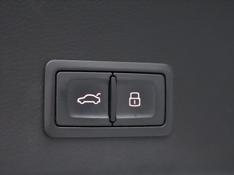 Audi A6 Avant 3,0 TDI 150kW Klima Pano - fotka 10 z 31