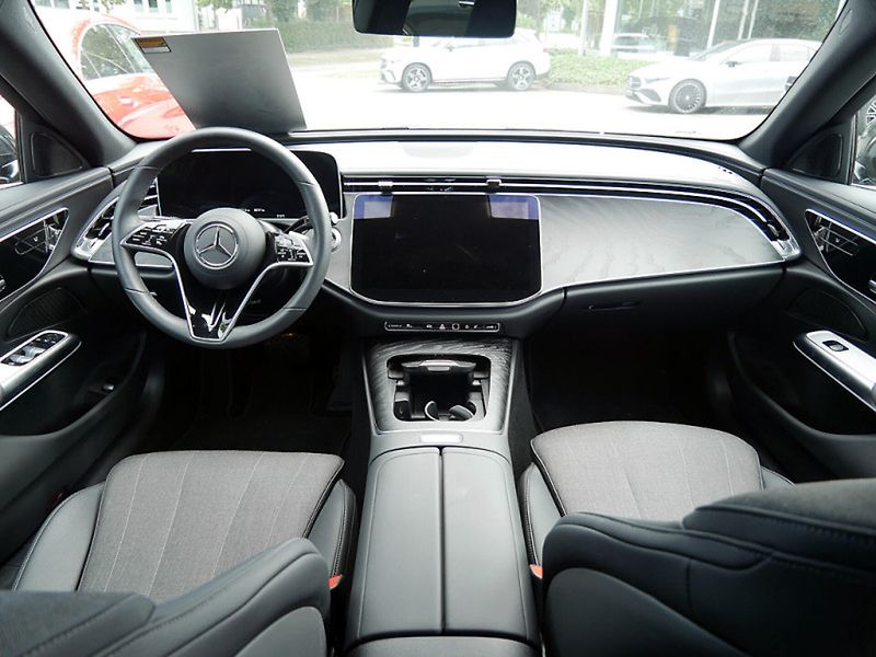 Mercedes-Benz Třídy E 200 4M Avantgarde 360 Distro - fotka 11 z 15