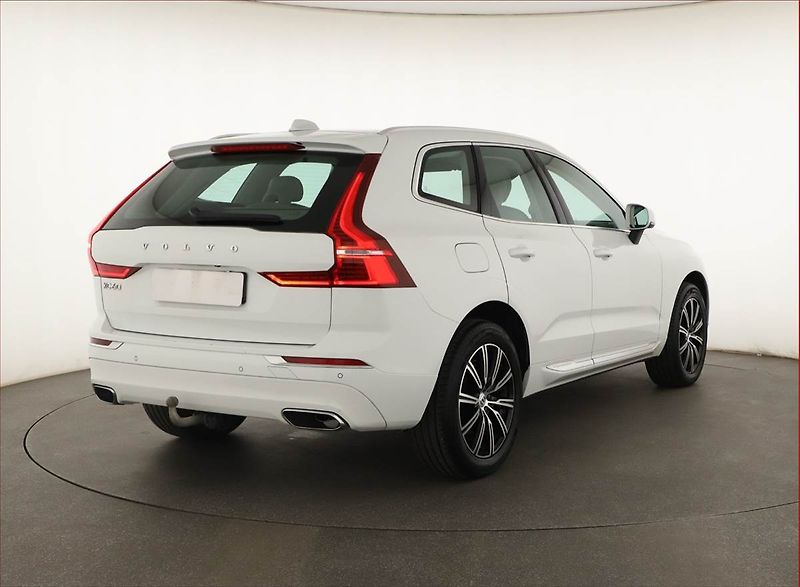 Volvo XC60 (2018) D4 AWD - fotka 5 z 27