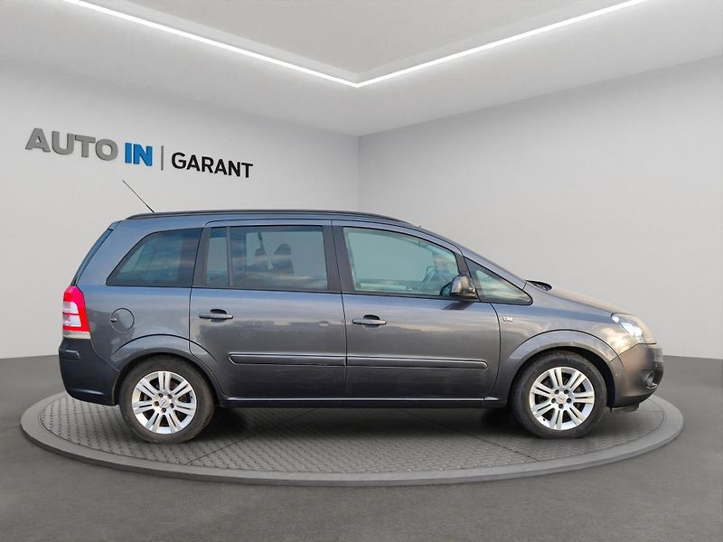 Opel Zafira (2011) 1.6 85kw, ČR, 1.maj, tažné - fotka 4 z 24
