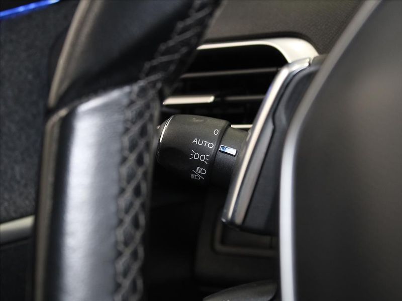 Peugeot 5008 1,2 PT 96kW AT Pano.Paměť  7-m - fotka 23 z 32