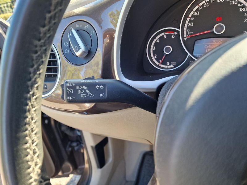 Volkswagen Beetle CABRIO 2,0TDI DESIGN - fotka 19 z 22