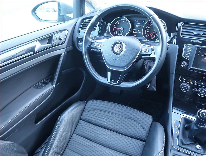Volkswagen Golf (2017) Highline 2.0 TDI, Serv.kniha - fotka 7 z 17