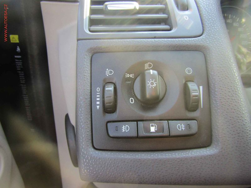 Volvo S40 (2008) 1.6D, ČR, AC - fotka 16 z 16
