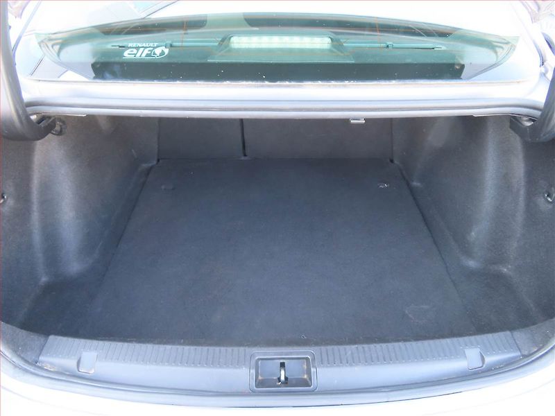 Renault Fluence (2010) 1.6 16V, po STK, servisované - fotka 13 z 17