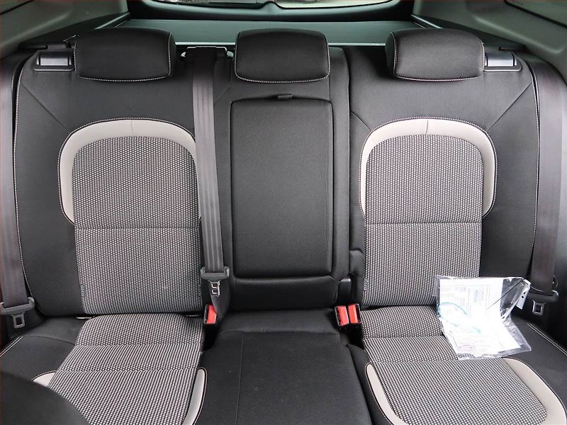 Kia Ceed (2017) Silver 1.6 GDI, Serv.kniha - fotka 10 z 18