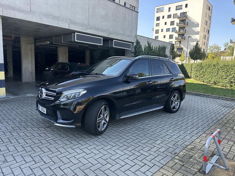Mercedes-Benz GLE (2016) - fotka 2 z 26