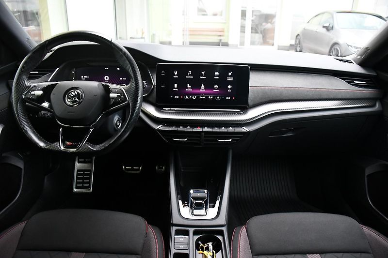 Škoda Octavia 2.0TDi RS DSG 1M ČR - fotka 5 z 39
