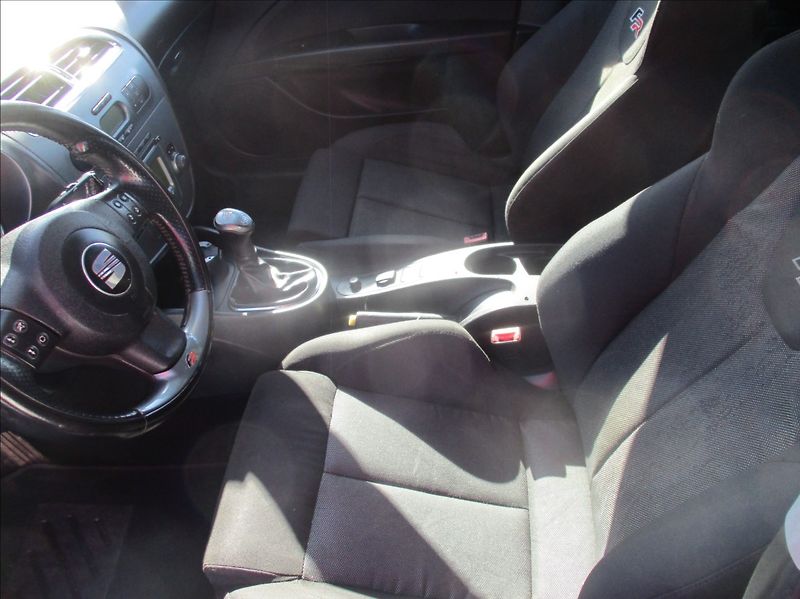 Seat Leon 1,9 TDI FR, aut. klima, 125kw, - fotka 13 z 31