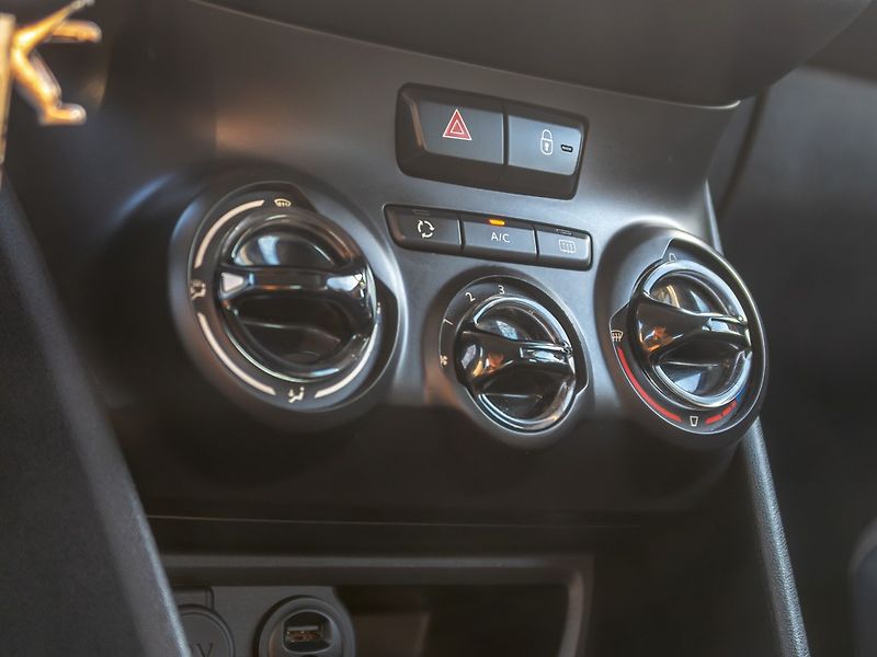 Peugeot 208 (2017) ČR 1.6HDI 55KW – SERVISKA - fotka 24 z 43