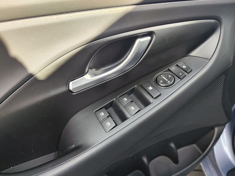 Hyundai i30 1.5 T-GDI/103kW Style Safety - fotka 33 z 34