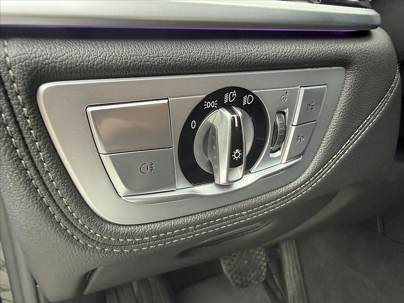 BMW Řada 7 3,0 xDrive 740d - fotka 12 z 39