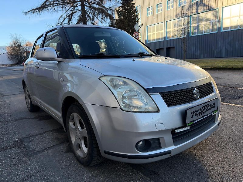Suzuki Swift 1,3 16V 4x4 / sada pneu / - fotka 5 z 21