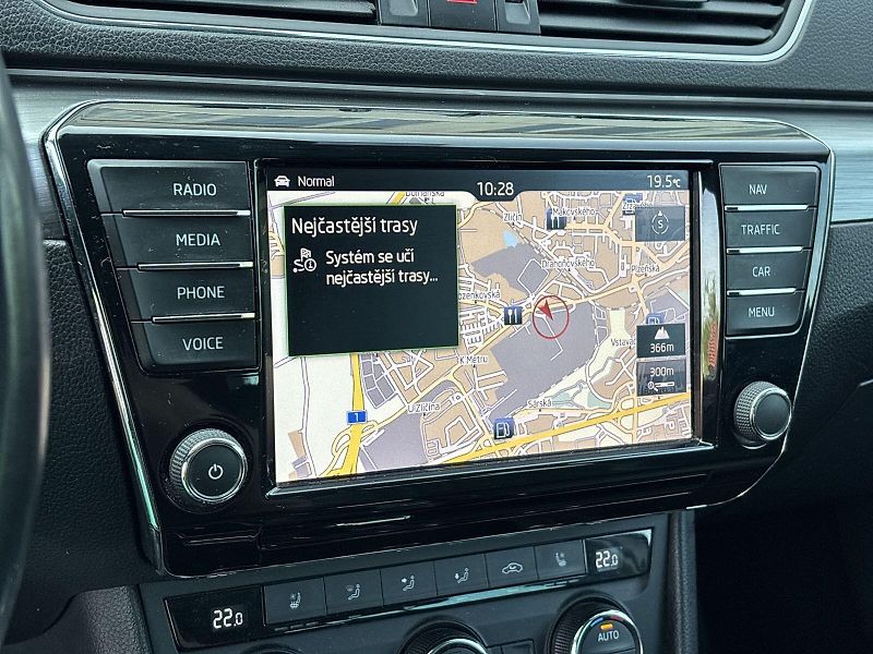 Škoda Superb (2016) Combi 2.0 TDI DSG Style + - fotka 12 z 37