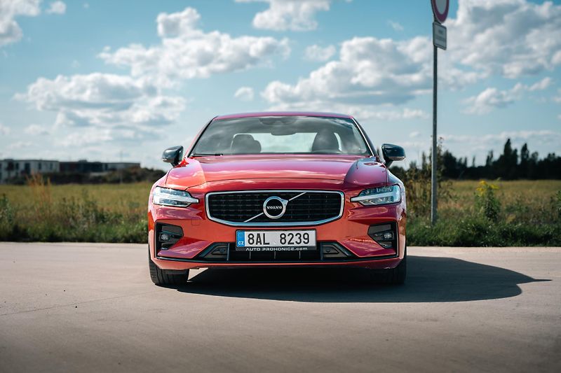 Volvo S60 (2019) T5, R design - fotka 2 z 7