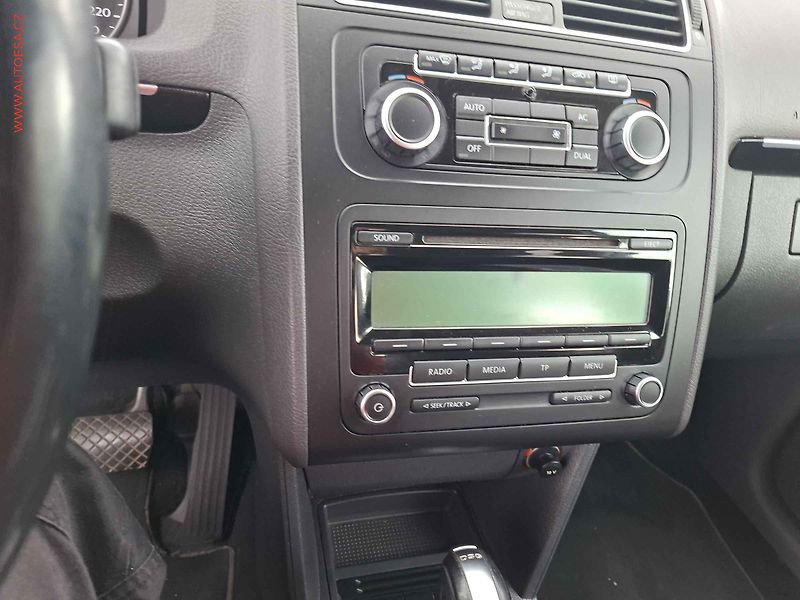 Volkswagen Touran (2010) 1.6 TDi, Comfortline, DSG - fotka 15 z 16