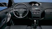 Také Toyota v Yarisu docela dlouho experimenovala