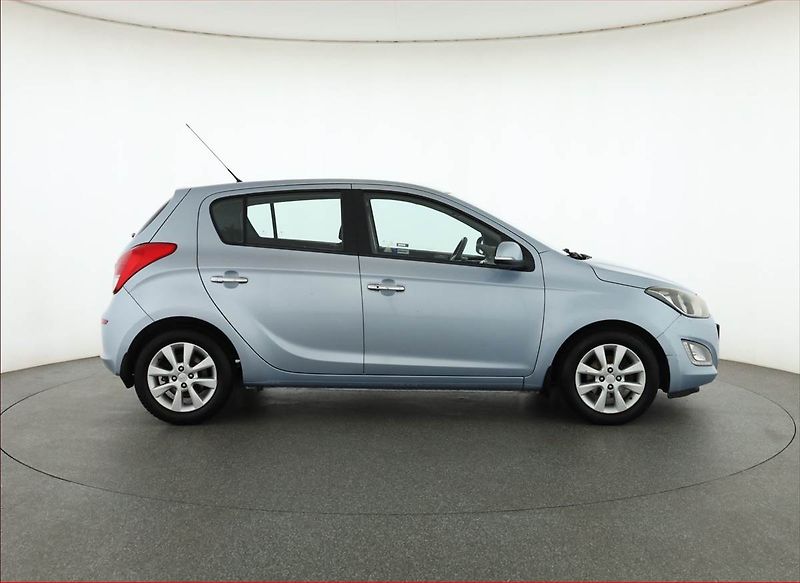 Hyundai i20 (2012) 1.2, Serv.kniha, Tempomat - fotka 6 z 17