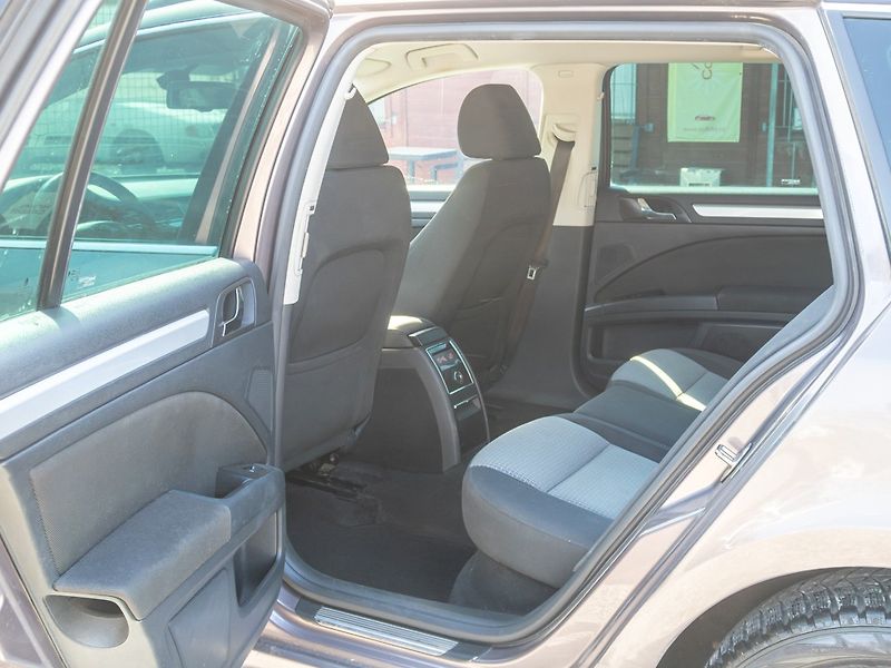 Škoda Superb (2013) ČR 2.0TDI 125KW man – NAVIGACE - fotka 35 z 46