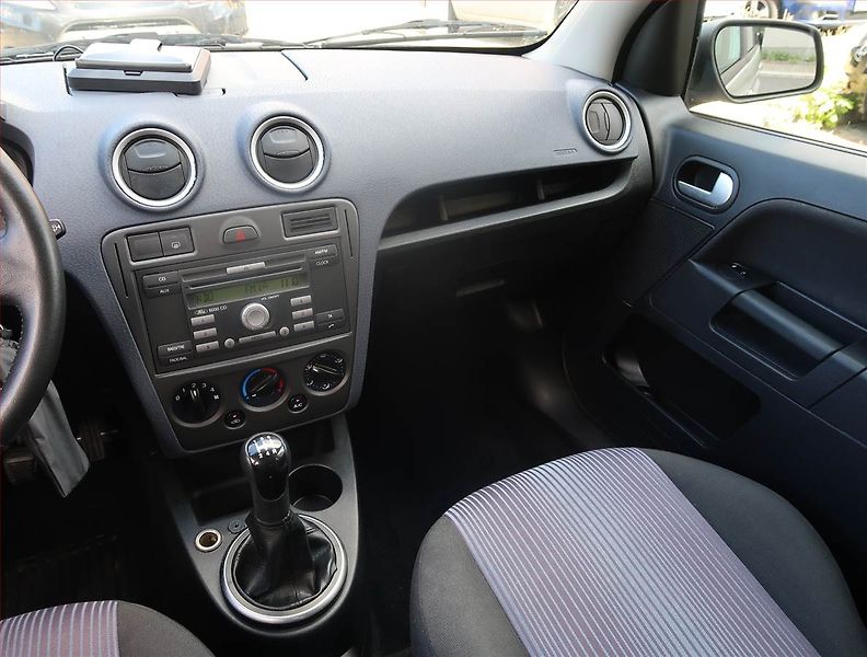 Ford Fusion (2010) 1.4, ČR,1.maj, jezdí výborně - fotka 8 z 16