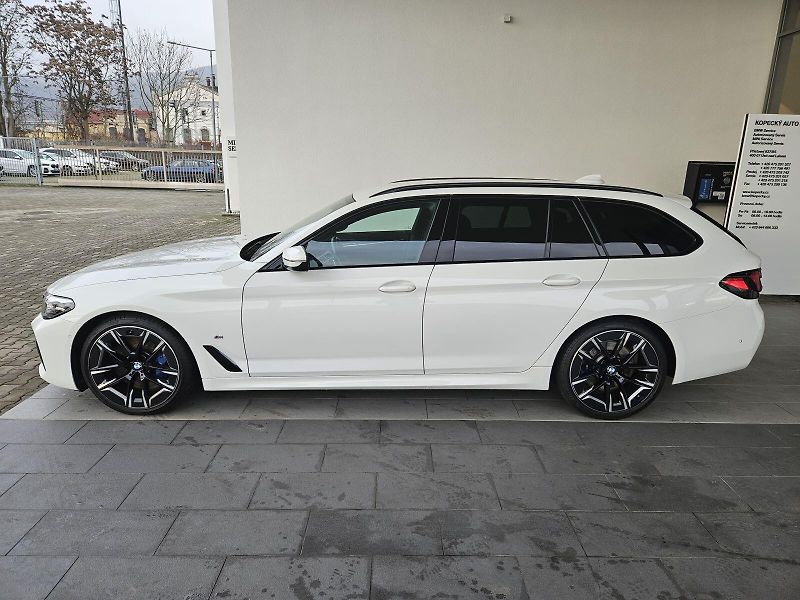BMW Řada 5 530d xDrive Touring M Sport - fotka 3 z 13