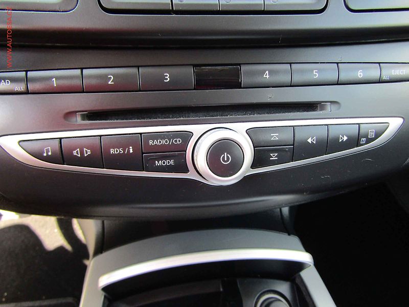Renault Laguna (2008) 2.0 dCi, BIxen, AC, park - fotka 16 z 18