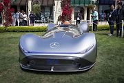 Koncept elektromobilu značky Mercedes EQ Silver Arrow je poctou vozům, které ve 30. letec v Německu překonávaly rychlostní rekordy, konkrétně prototypu W125 Rekordwagen, což byl vůz odvozený od závodních speciálů. Výkon konceptu činí 738 koní.