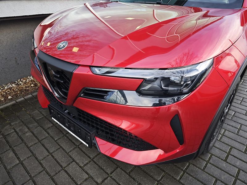 Alfa Romeo Junior (2026)  Elettrica Speciale 156PS 54kW - fotka 11 z 43
