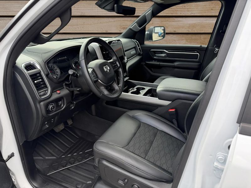 Dodge RAM (2024) +HEMI+HEAD UP+OFFROAD PAKET+ - fotka 13 z 23
