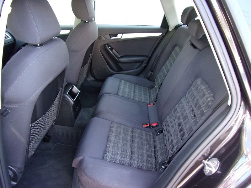 Audi A4 (2014) 2.0 TDi 100kW MANUÁL PĚKNÝ VŮZ - fotka 15 z 21