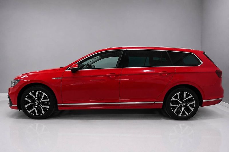 Volkswagen Passat TDI 147kW R-Line IQ NezTo ACC - fotka 3 z 25