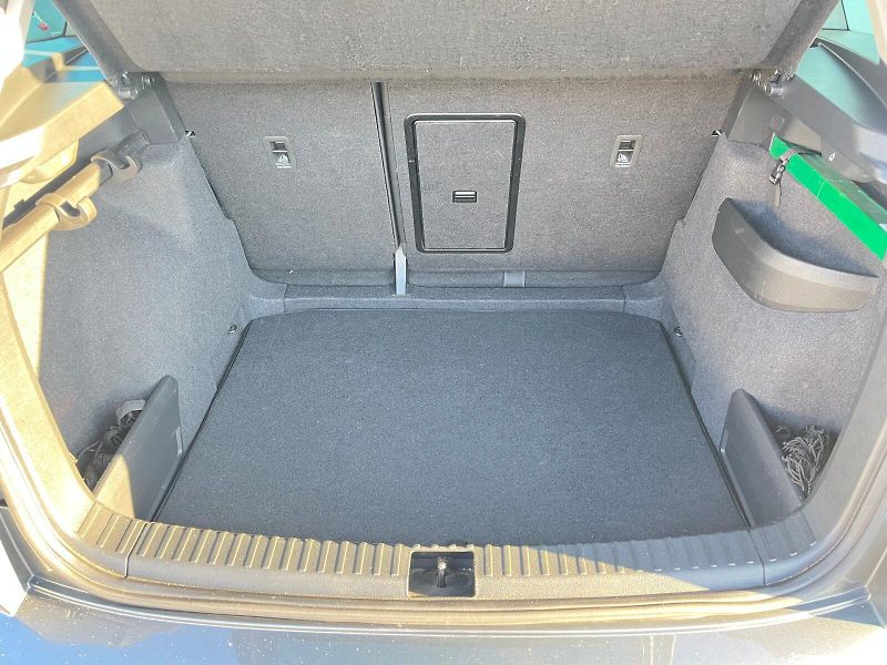 Škoda Karoq (2025) Top Selection 1,5TSI 110kW 7.s - fotka 32 z 33