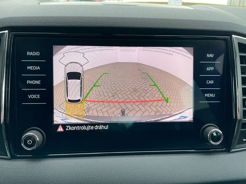 Škoda Karoq (2022) 2.0TDi Style+! Tažné! ČR+1.maj - fotka 33 z 36